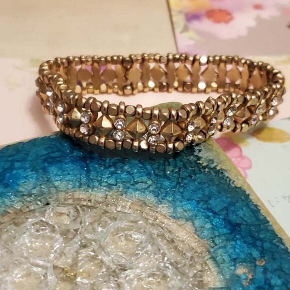 Stella and Dot Gold Tone Pyramid Crystal Rhinestone Stretch Bracelet Edgy Glam